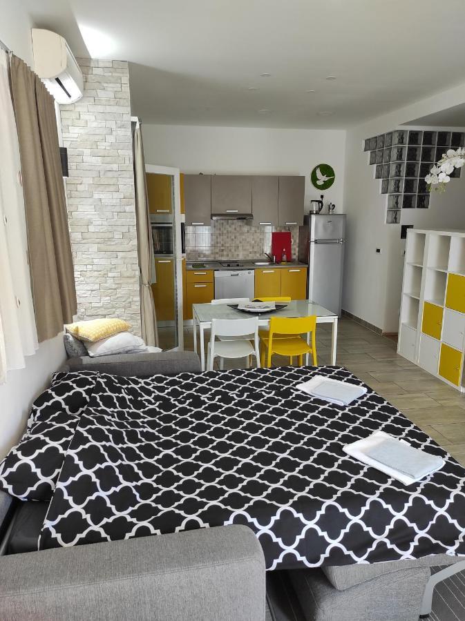 Ferienwohnung White Pigeon Split Exterior foto
